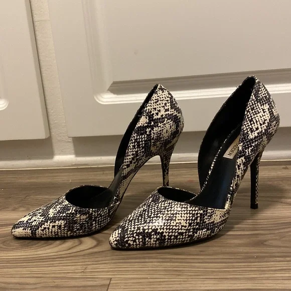 Pumps - Picture 2 of 2